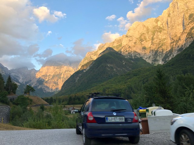 C57A582A-225B-4F06-A93E-8355B3CFE50F